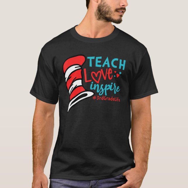 Camiseta Ensinar Amor Inspira Vida de Professora do Terceir (Frente)