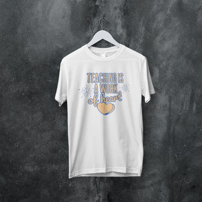 Camiseta Ensinar é uma obra de coração (Criador carregado)