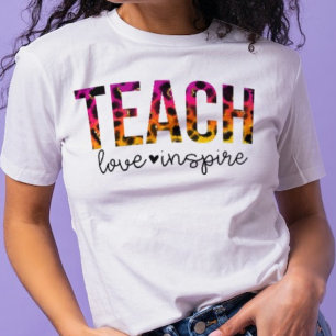 Camiseta Ensino, amor e inspiração coloridos em impressão a