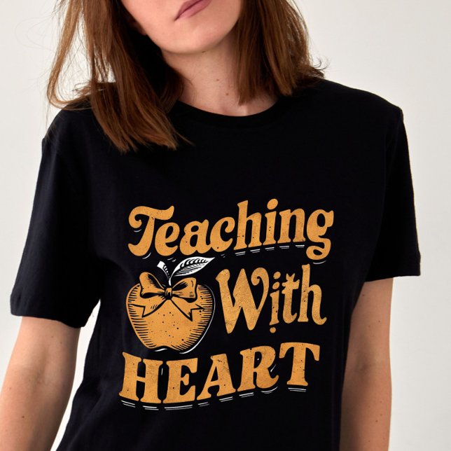 Camiseta Ensino com Coração de Volta à Oferta de Professore (Criador carregado)