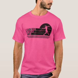 Camiseta Ensino Crianças A Jogar Coisas Para Rastrear E Tre