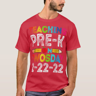Camiseta Ensino Pré-K Na Segunda-Feira 2-22-2022 Feliz Dia