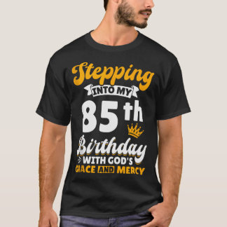 Camiseta Entrando Em Meu 85º Aniversário Com A Graça De Deu