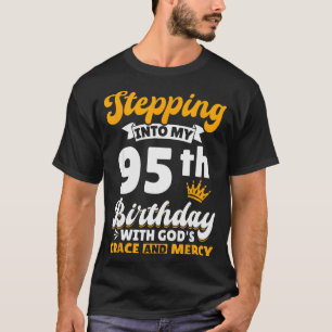 Camiseta Entrando Em Meu 95º Aniversário Com A Graça De Deu