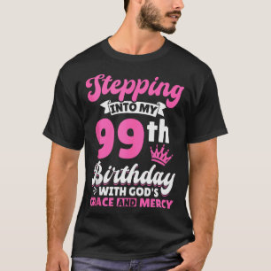 Camiseta Entrando Em Meu 99º Aniversário Com A Graça De Deu