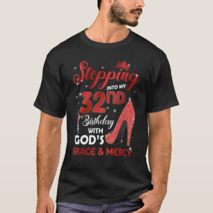 Camiseta Entrando no meu 32º aniversário com a graça e M de