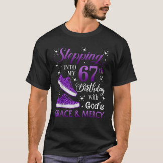 Camiseta Entrando no meu 67º aniversário com a graça de Deu