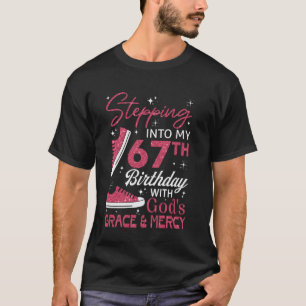 Camiseta Entrando no meu 67º aniversário com a graça de Deu