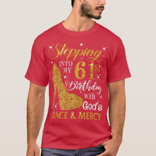 Camiseta Entrando no meu aniversário de 61 ruas com o Gods 