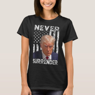Camiseta Entregue Trump Mug Shot 2024 American Flag Women