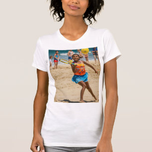 Camiseta Entusiasmo jovem na praia Tênis