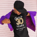 Camiseta Envelhecimento à camisa-aniversário de 30 anos de<br><div class="desc">Camiseta personalizada,  preta e dourada,  30 anos,  com trinta balões de ouro e hélio,  o ditado "aplaude 30 anos",  "envelhecido até à perfeição" e a data.</div>