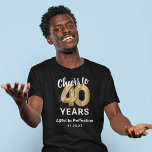 Camiseta Envelhecimento à camisa-aniversário de 40 anos de<br><div class="desc">Camiseta aniversário de 40 anos de ouro e preto personalizada com quarenta balões de ouro e hellio,  o ditado "aplaude 40 anos",  "envelhecido até à perfeição" e a data.</div>