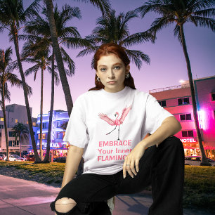 Camiseta Envolva Seu Inner Flamingo Engraçado