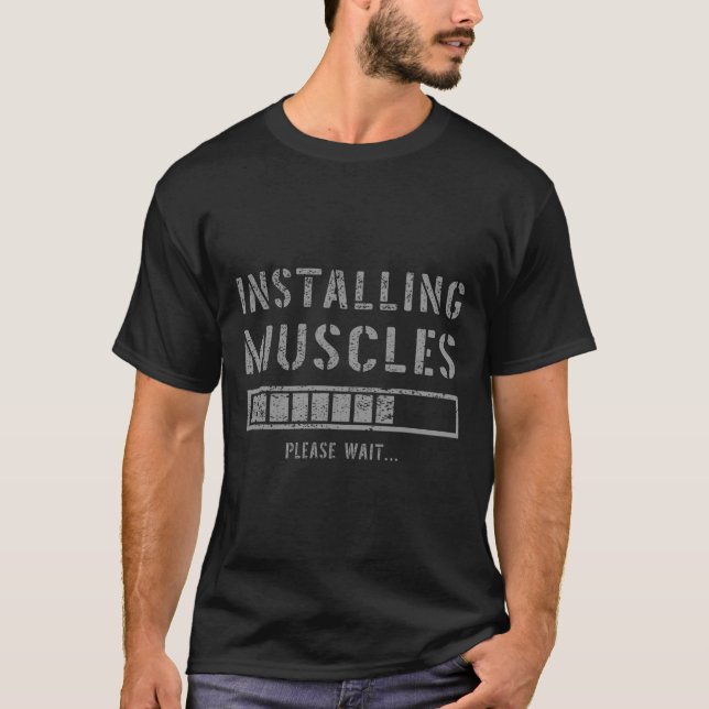 Camiseta Envolvimento Engraçado De Gym Instalando Músculos  (Frente)