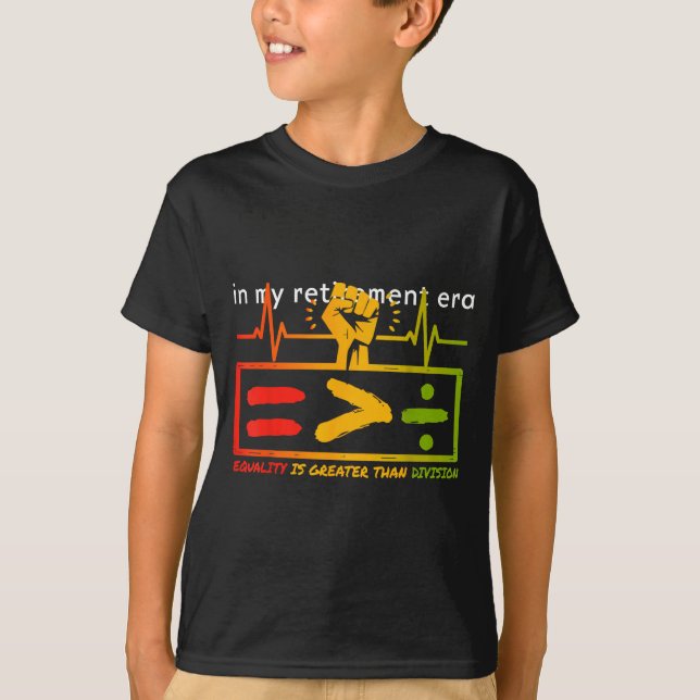Camiseta Equality Is Greater Than Division Math Teacher Bla (Frente)
