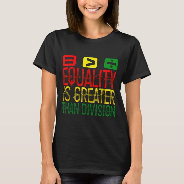 Camiseta Equality Is Greater Than Division Math Teacher Bla (Frente)