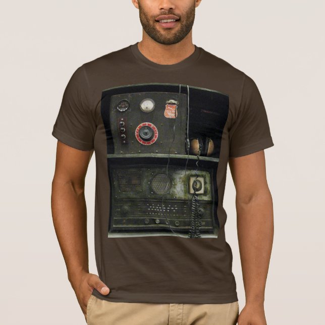 Camiseta Equipamento de Rádio Militar Vintage (Frente)