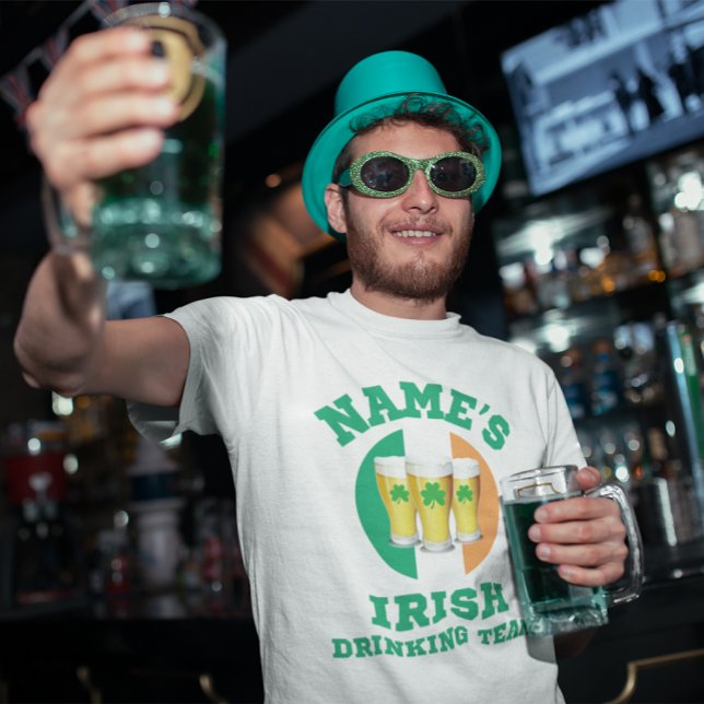 Camiseta Equipe 3 Personalizada do Bebendo Irlandês (Join the ultimate Irish Drinking Team! Get your St. Patrick's Day tee now!)
