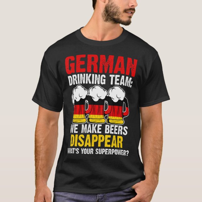Camiseta Equipe alemã de bebendo fazemos equipe de bebendo  (Frente)