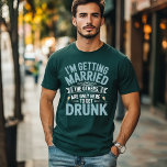 Camiseta Equipe de Bebida da Festa de Despedida de Solteiro<br><div class="desc">Prepare-se para a melhor festa de despedida de solteiro com este design vintage desgastado "Estou Me Casando,  Os Outros Estão Aqui Só Para Beber". Perfeito para o noivo e sua turma,  traz humor,  diversão e estilo ousado para a sua celebração pré-casamento.</div>