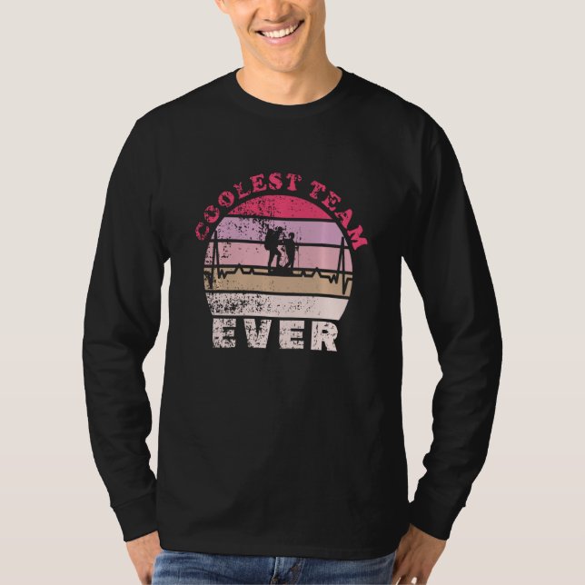 Camiseta Equipe de caminhada mais fria Montanhas de sempre  (Frente)