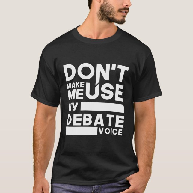 Camiseta Equipe De Debate Não Me Faça Usar Minha Voz De Deb (Frente)