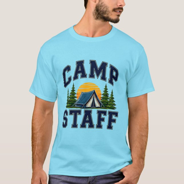 Camiseta Equipe de Funcionários de Acampamento Tipografia � (Frente)