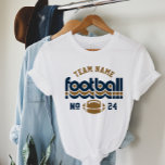 Camiseta Equipe de futebol personalizada Blue and Brown Wom<br><div class="desc">Nome personalizado de futebol e Camiseta de número de jogador para a mãe - mostrados no Design branco para mães de futebol, os recursos de inscrição retroativa e texto personalizado que podem ser personalizados com o nome da equipe e o número de camisa do jogador. Marinho azul e ouro castanho...</div>