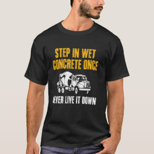 Camiseta Equipe de Trabalhadores Pisando em Concreto Molhad