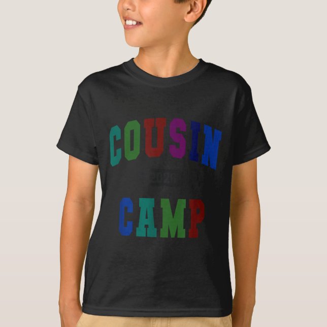 Camiseta Equipe do acampamento de primos da universidade 20 (Frente)
