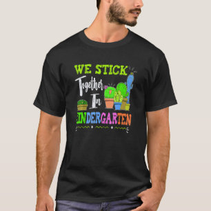 Camiseta Equipe do Cacto Fofo da Creche Nós Ficamos Juntos