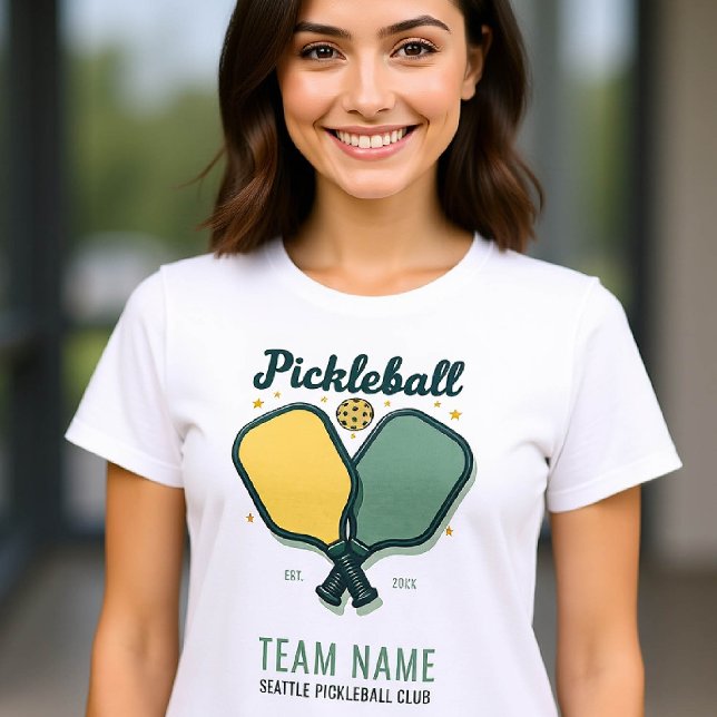 Camiseta Equipe do Clube do Jogador de Pickleball Amarelo P (pickleball personalized shirt emblem club team player vintage custom text name green yellow retro)