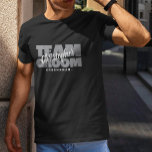 Camiseta Equipe Padrinho do noivo Nome Cinza divertido desp<br><div class="desc">O design personalizado para a sua despedida de solteiro apresenta o "Equipe do Noivo" em negrito tipo cinza claro. Personalize o nome do padrinho de casamento na coordenação de script branco nítido. O título ou texto personalizado é apresentado abaixo. O design é colocado na frente. Todas as cores neste design...</div>