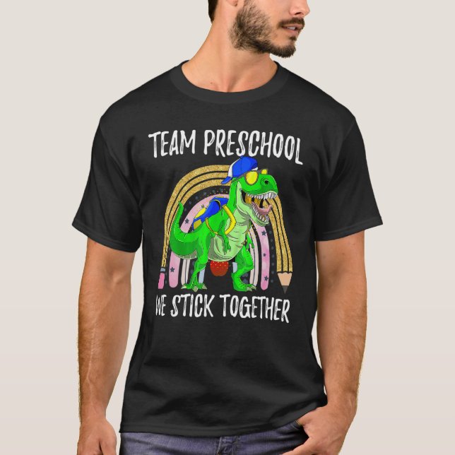 Camiseta EQUIPE PRÉ-ESCOLAR Nós Ficamos Juntos Professor Pr (Frente)