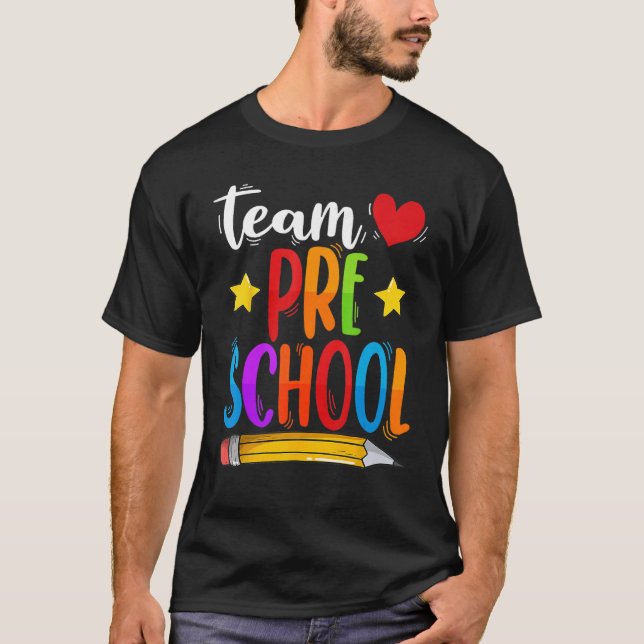 Camiseta Equipe Pré-Escolar Primeiro Dia De Volta Aos Profe (Frente)
