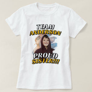 Camiseta Equipe [Sobrenome] Irmã Orgulhosa Foto de Formatur