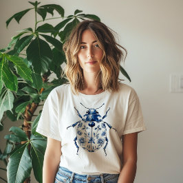 Camiseta Escaravelho decorado de azul e branco