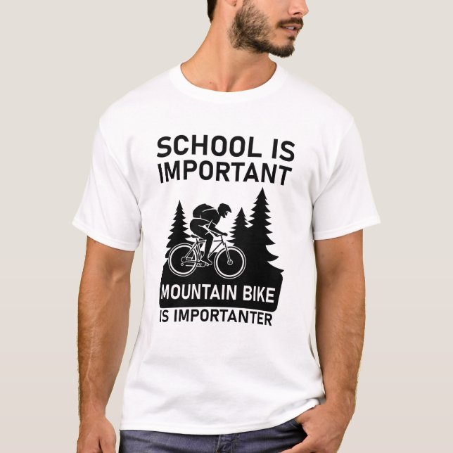 Camiseta escola é importante que a bicicleta de montanha é  (Frente)