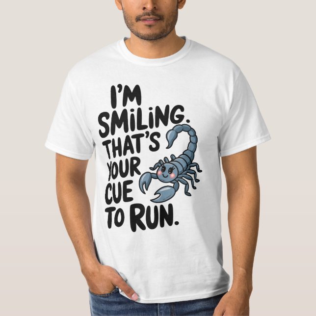 Camiseta Escorpião Sorri: Um Aviso para Correr (Frente)