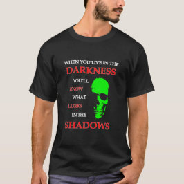 Camiseta Escuridão e Sombras Horreram no Dia das Bruxas