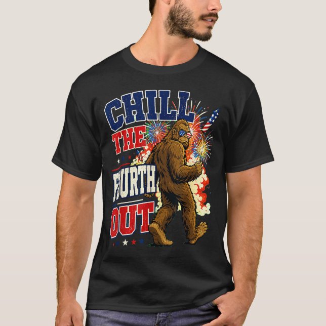 Camiseta Esfrie o quarto com um acampamento engraçado de pé (Frente)