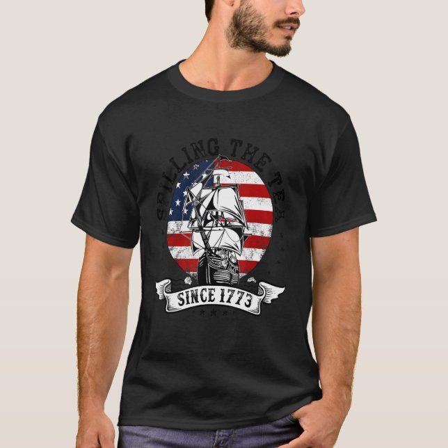 Camiseta Esmagando O Chá Desde 1773 Professora De História  (Frente)
