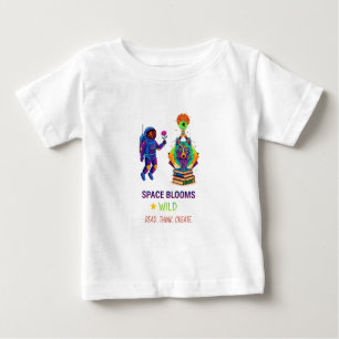 Camiseta Espaço Estético Floresce Astronauta e Lobo Gráfico