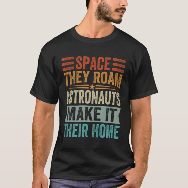 Camiseta Espaço Que Eles Astronautas Fazem De Casa (Frente)
