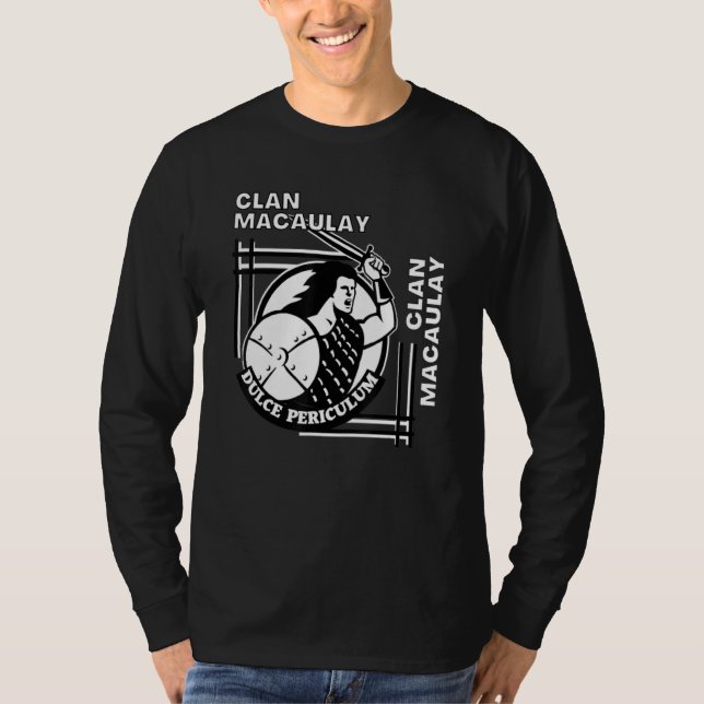 Camiseta Espadachim do Lema Gaélico do Clã Macaulay (Frente)