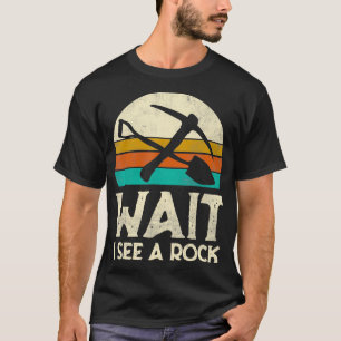 Camiseta Espera, Eu Vejo Um Geólogo Engraçado De Rock Que D