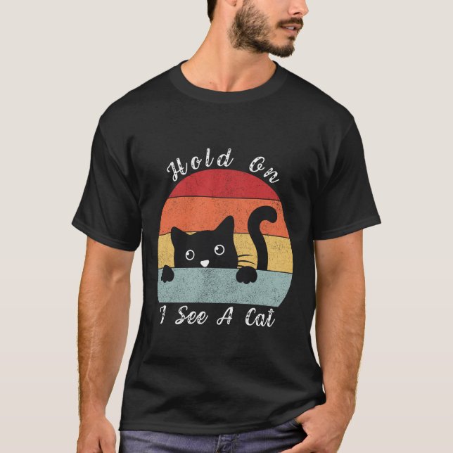Camiseta Espera, Vejo Um Gato, Brincadeira E Gato Humoroso (Frente)