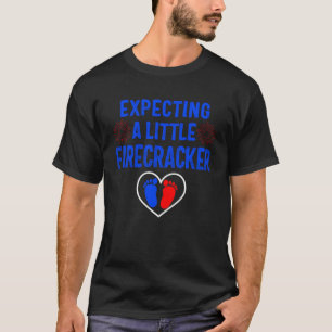Camiseta Esperando Pequeno Bebê Fogos de Artifício 4 de Jul