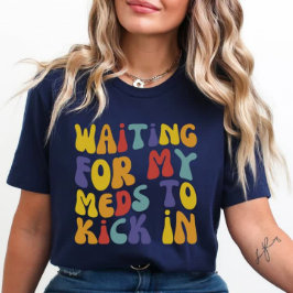 Camiseta Esperando Que Meus Medicamentos Entrem | Saúde men